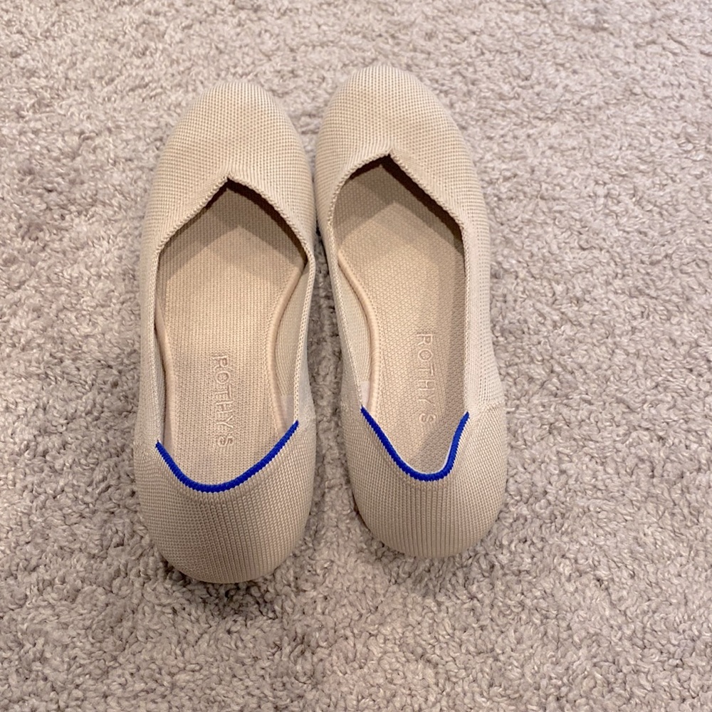 Rothy’s The Flat Size 7 with a cute pattern on the bottom. Color: Ecru